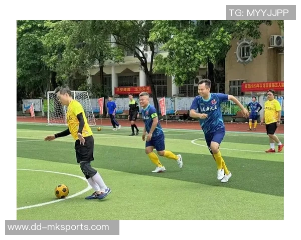 足球运动精神的传承与发扬在团队合作与个人奋斗中的重要性探讨